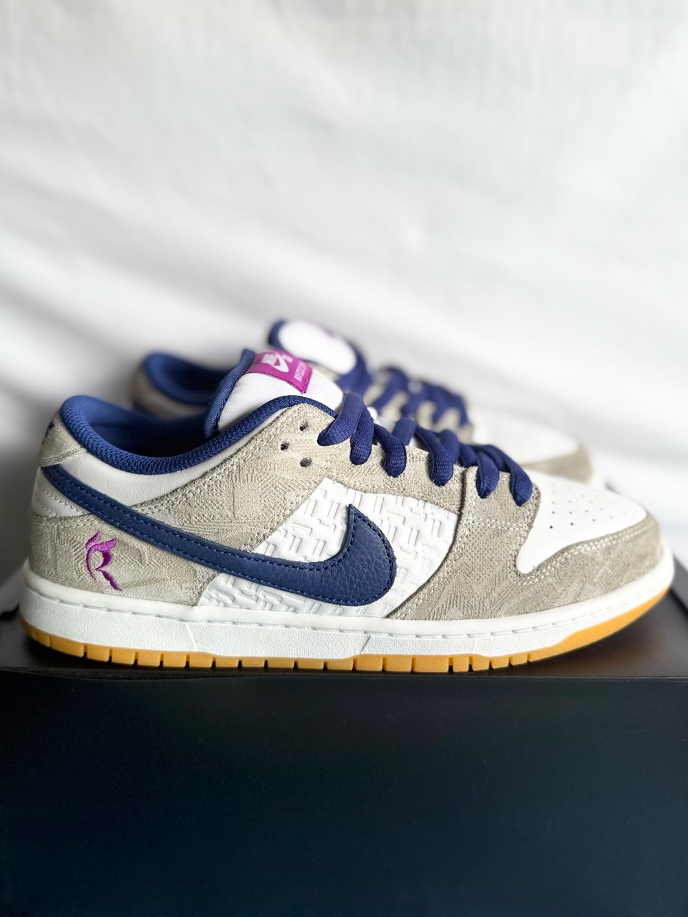 AUTHENTIC Nike SB Dunk Low Rayssa Leal size 8.5 FZ5251-001 2024 PRE-OWNED